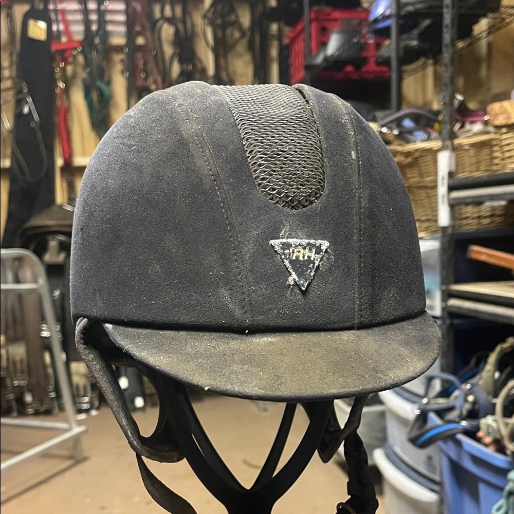 Equestrian Riding Helmet in Black